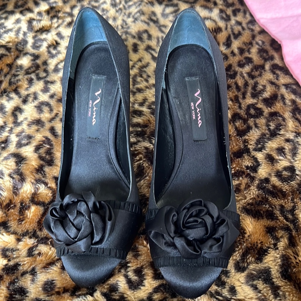 NINA black satin 4" heels size 8